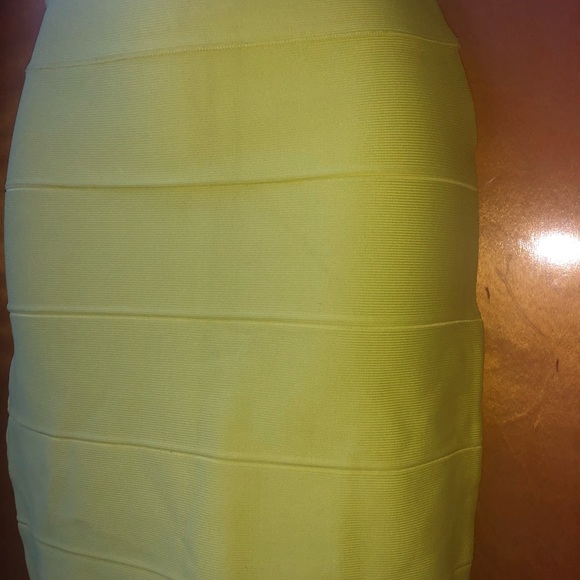 ✨(5 for $20)Light Green Body fitting Skirt✨ - Picture 2 of 6